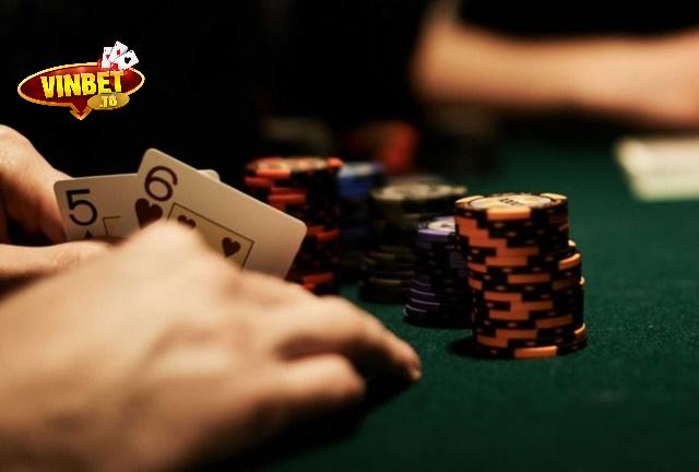 Check khi chơi poker